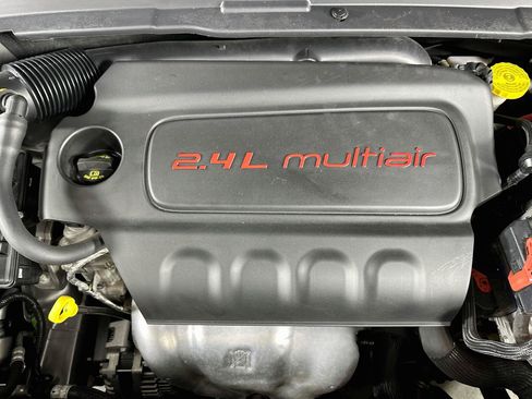 Used 2018 Jeep Compass Latitude FWD image 31