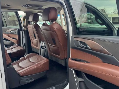 Used 2016 Cadillac Escalade ESV Premium image 21