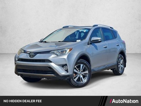 Used 2018 Toyota RAV4 XLE AWD/4WD image 1