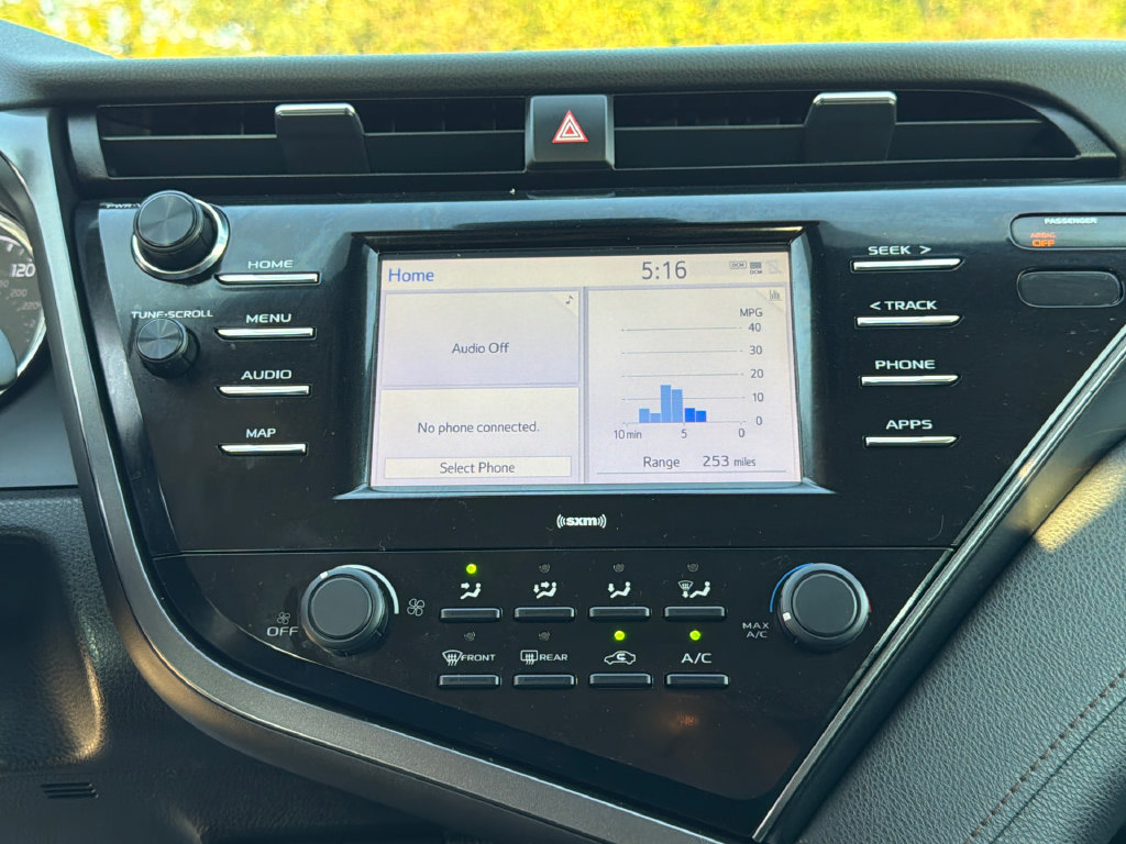 Used 2020 Toyota Camry LE FWD image 24