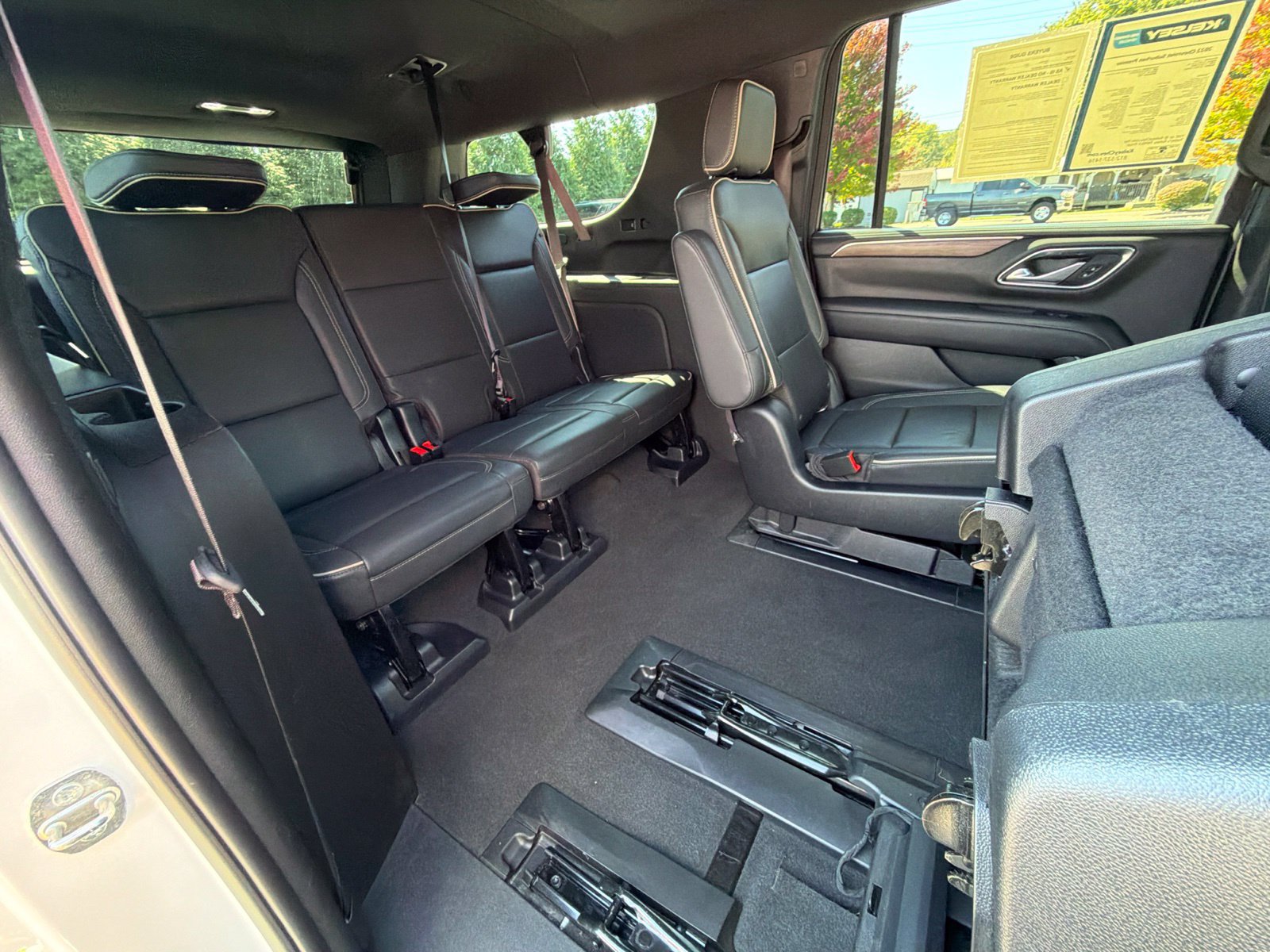 Used 2022 Chevrolet Suburban Premier AWD/4WD image 29