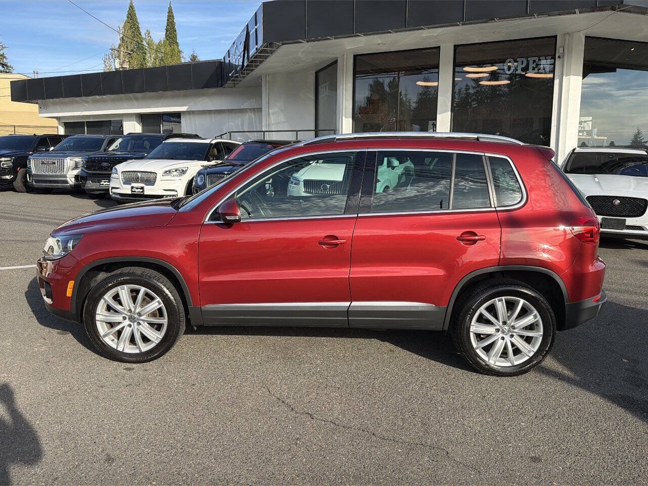 Used 2014 Volkswagen Tiguan SEL AWD/4WD image 2