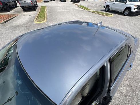 Used 2018 Chrysler 300 Limited RWD image 13