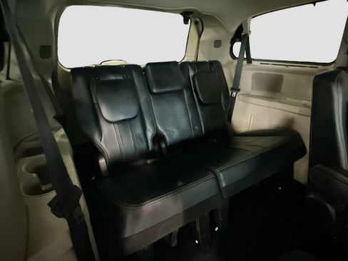 Used 2016 Chrysler Town & Country Touring w/ Driver Convenience Group image 28