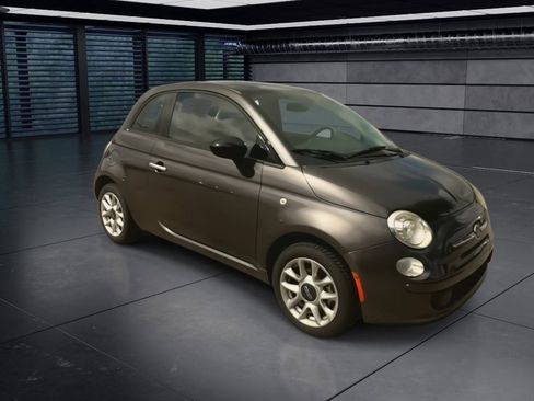 Used 2017 FIAT 500 Pop image 2