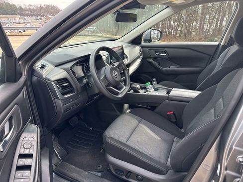 Used 2024 Nissan Rogue SV image 9