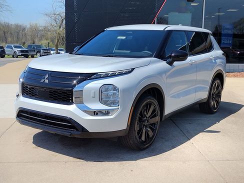 New 2026 Mitsubishi Outlander LE AWD/4WD image 1