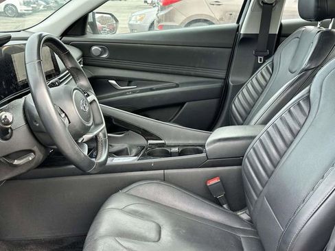 Used 2023 Hyundai Elantra Limited image 9