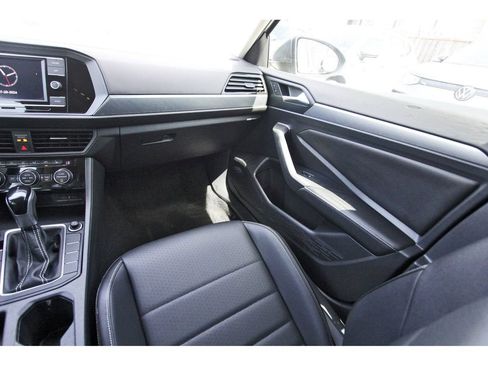 Used 2022 Volkswagen Jetta SE FWD image 13