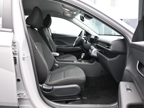 Used 2025 Hyundai Kona SE FWD image 13