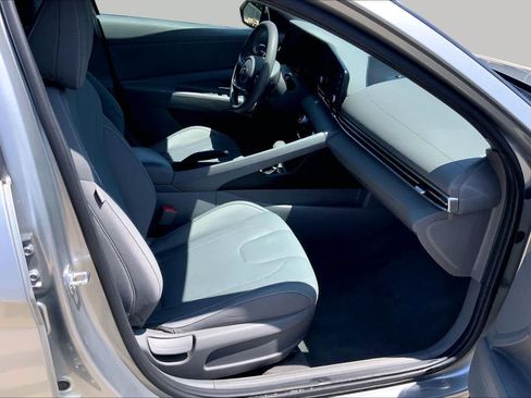 Used 2023 Hyundai Elantra SEL FWD image 8