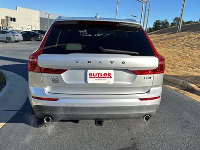 Used 2019 Volvo XC60 T5 Momentum w/ Multimedia Package