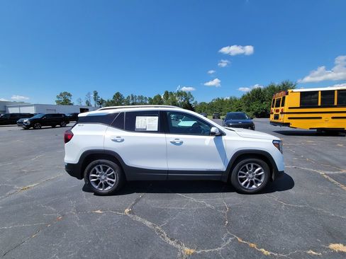 Used 2024 GMC Terrain SLT AWD/4WD image 6