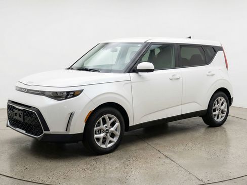 Used 2025 Kia Soul LX w/ LX Technology Package image 3
