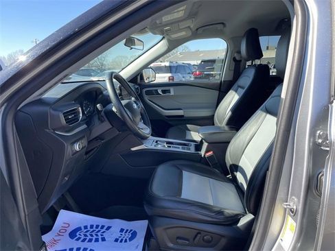 Certified 2022 Ford Explorer XLT w/ Equipment Group 202A image 17