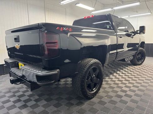 Used 2019 Chevrolet Silverado 2500 W/T w/ WT Convenience Package AWD/4WD image 4
