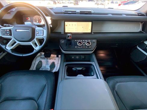 Used 2024 Land Rover Defender 90 X-Dynamic SE image 15