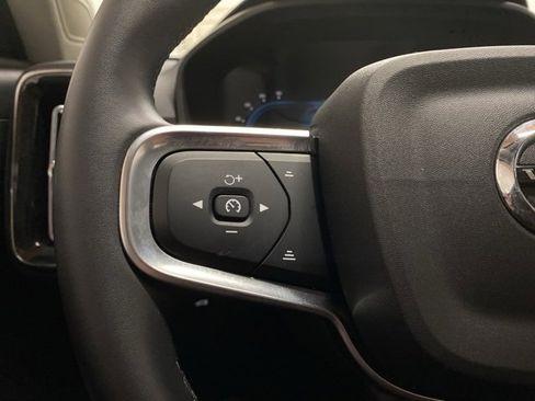 Used 2025 Volvo XC40 B5 Plus image 37