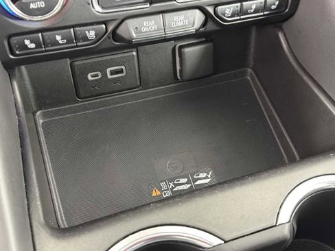 Used 2022 GMC Yukon XL SLT w/ SLT Premium Package image 33