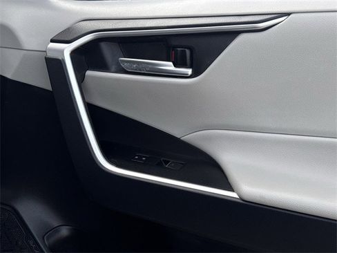 Used 2025 Toyota RAV4 XLE image 29