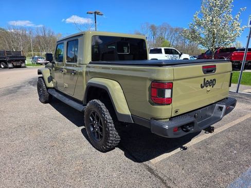 Used 2025 Jeep Gladiator Sport AWD/4WD image 2