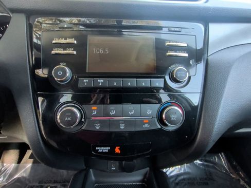 Used 2016 Nissan Rogue S w/ Appearance Package image 19