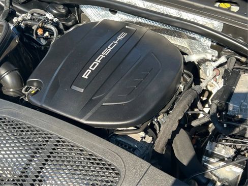 Used 2021 Porsche Macan AWD/4WD image 31