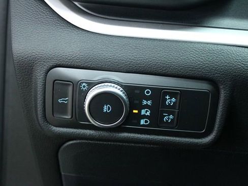 Used 2022 Ford Explorer XLT w/ Equipment Group 202A image 16