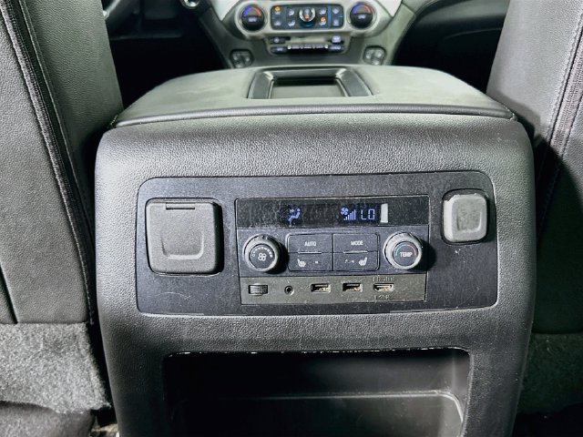 Used 2020 GMC Yukon SLT w/ Graphite Performance Edition RWD image 28