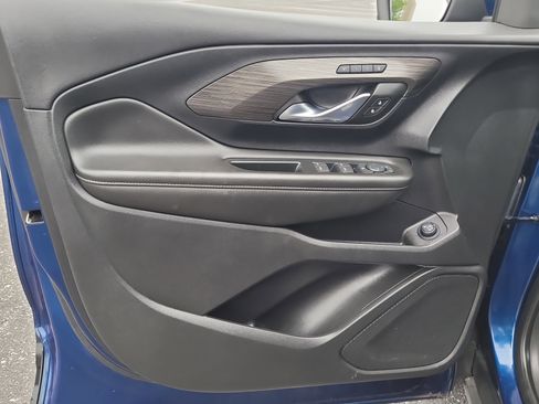 Used 2023 GMC Terrain SLT image 18