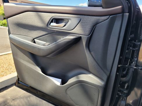 Used 2023 Nissan Rogue SV FWD image 24