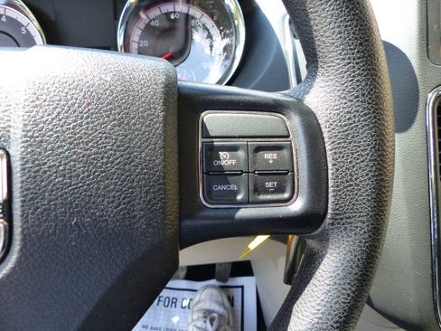 Used 2019 Dodge Grand Caravan SE FWD image 25