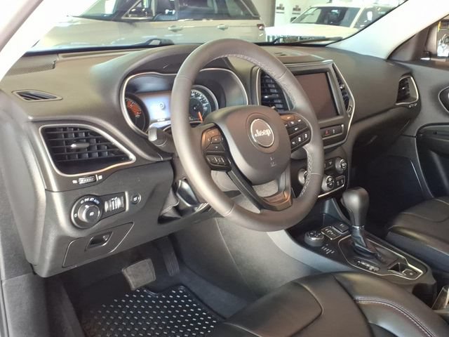 Used 2023 Jeep Cherokee Trailhawk w/ Trailer Tow Group AWD/4WD image 11