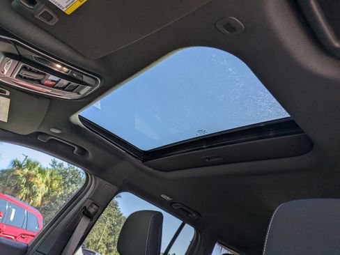 Used 2025 Jeep Grand Cherokee Laredo X image 22