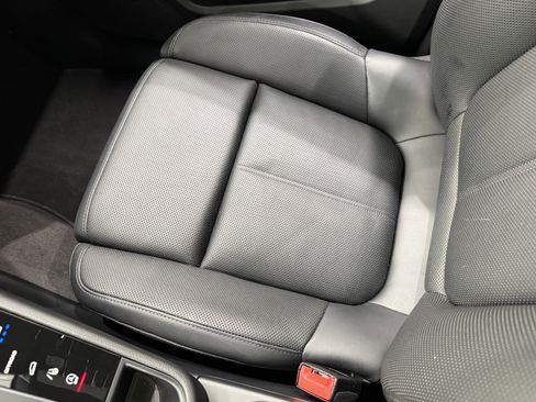 Certified 2025 Porsche Macan image 54