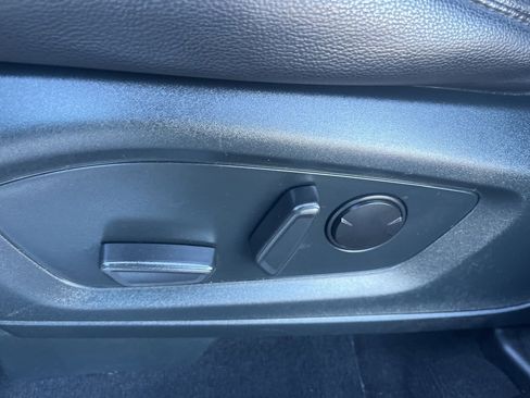 Used 2023 Ford Explorer Limited image 18