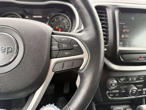 Used 2016 Jeep Cherokee Trailhawk w/ Leather Interior Group image 12