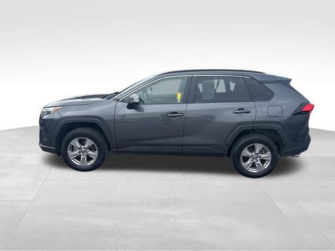 Used 2025 Toyota RAV4 XLE AWD/4WD image 2