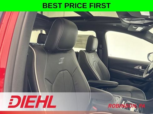 New 2027 Chrysler Pacifica Limited AWD/4WD image 15