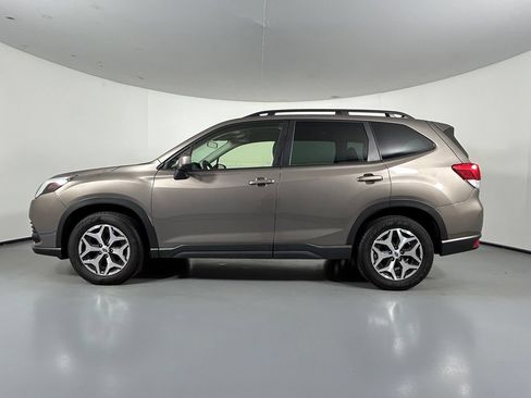 Used 2023 Subaru Forester Premium AWD/4WD image 4