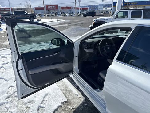 Used 2023 Toyota Camry XSE w/ Navigation Package image 10