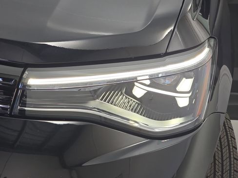 New 2026 Volkswagen Taos SE image 30