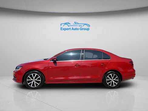 Used 2017 Volkswagen Jetta SE FWD image 2