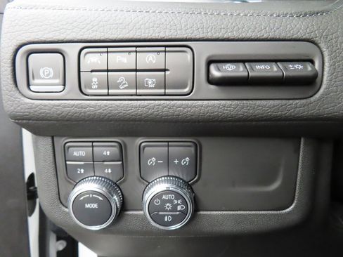 Used 2023 GMC Yukon Denali image 56