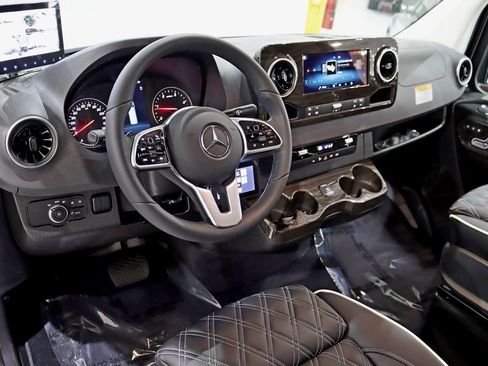 Used 2024 Mercedes-Benz Sprinter 3500 image 15