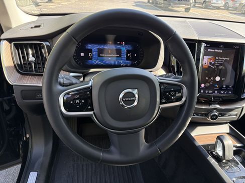 Certified 2023 Volvo XC60 B5 Plus FWD image 18