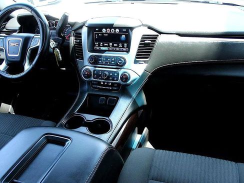 Used 2017 GMC Yukon XL SLE w/ SLE Value Package image 20