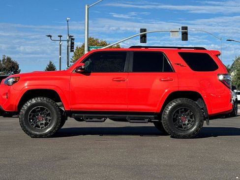 Used 2024 Toyota 4Runner TRD Off-Road Premium w/ Moonroof Package AWD/4WD image 9