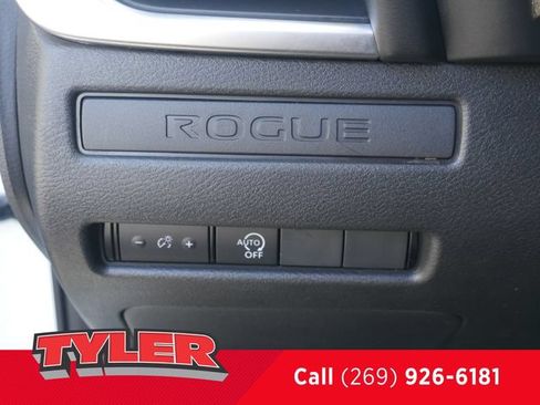 Used 2024 Nissan Rogue S FWD image 22