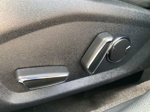 Used 2020 Ford Fusion SE FWD image 10